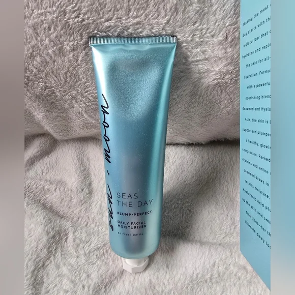 Sun + Moon Seas The Day Facial Moisturizer - Picture 5 of 6